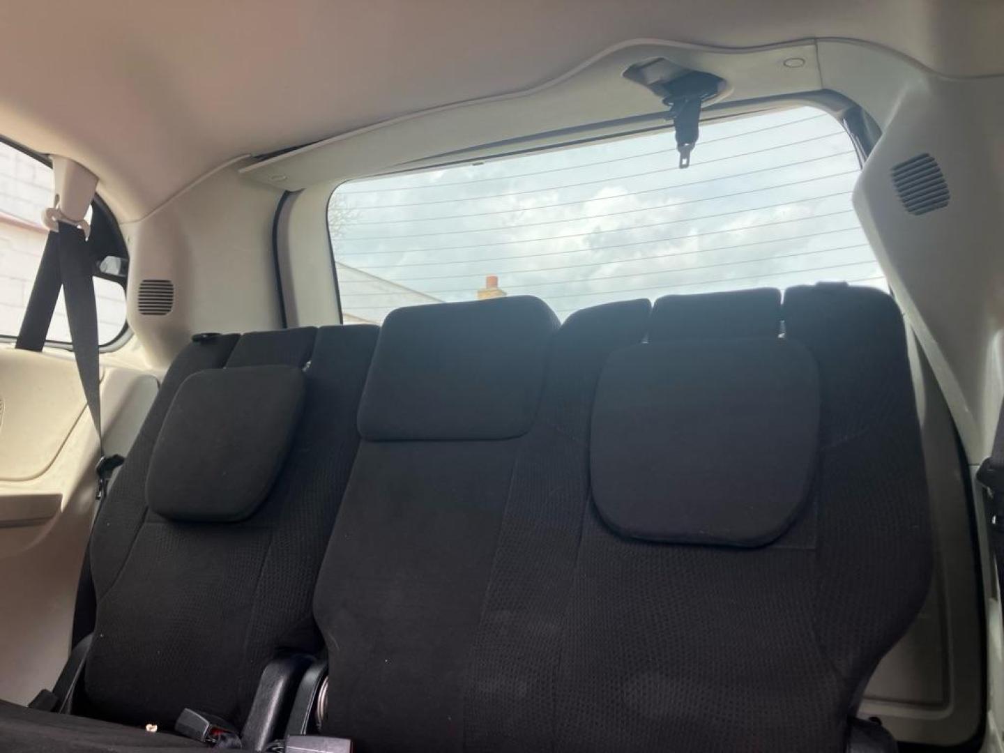2012 SILVER CHRYSLER TOWN and COUNTRY TOURING (2C4RC1BG8CR) with an 3.6L engine, Automatic transmission, located at 1708 Broadway, Rockford, IL, 61104, (815) 397-5010, 42.252522, -89.069359- Photo#4