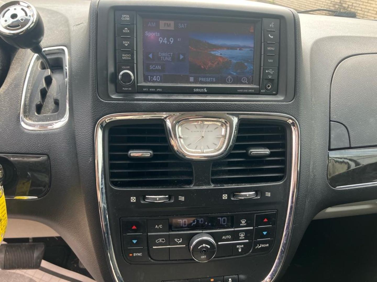 2012 SILVER CHRYSLER TOWN and COUNTRY TOURING (2C4RC1BG8CR) with an 3.6L engine, Automatic transmission, located at 1708 Broadway, Rockford, IL, 61104, (815) 397-5010, 42.252522, -89.069359- Photo#9