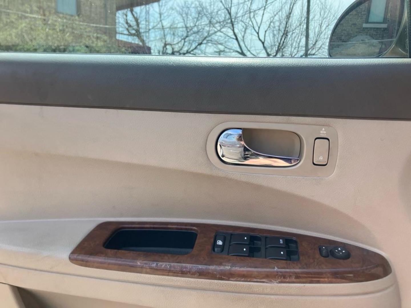 2006 TAN BUICK LACROSSE CXL (2G4WD582961) with an 3.8L engine, Automatic transmission, located at 1708 Broadway, Rockford, IL, 61104, (815) 397-5010, 42.252522, -89.069359 - Photo#6