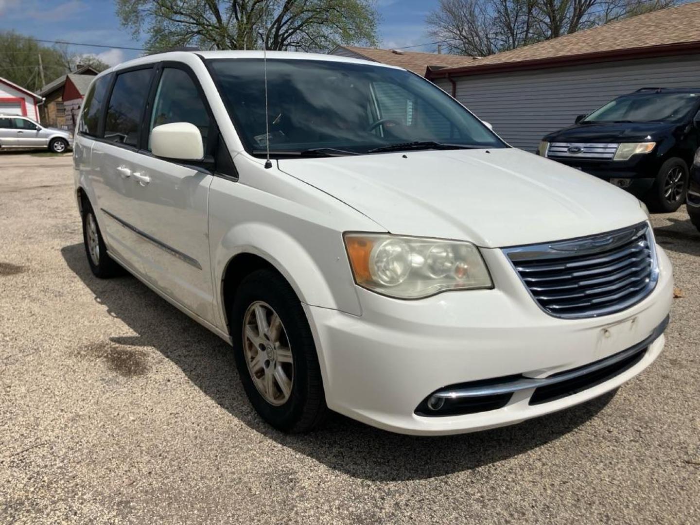 2013 WHITE CHRYSLER TOWN and COUNTRY TOURING (2C4RC1BG8DR) with an 3.6L engine, Automatic transmission, located at 1708 Broadway, Rockford, IL, 61104, (815) 397-5010, 42.252522, -89.069359 - Photo#1