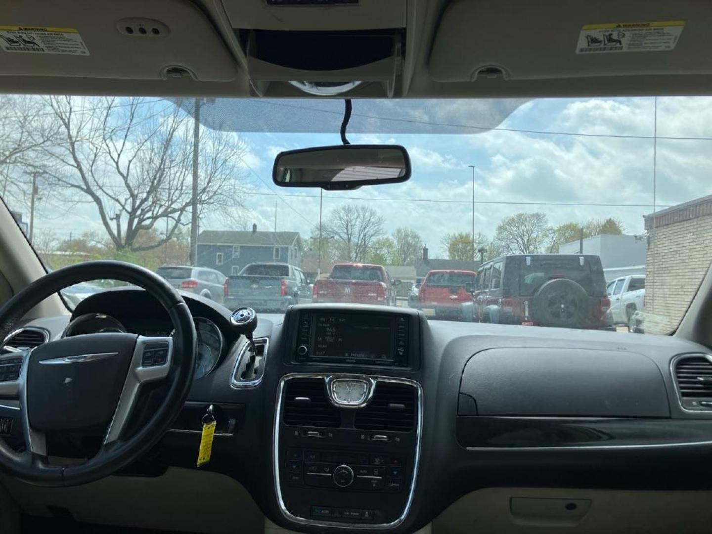 2013 WHITE CHRYSLER TOWN and COUNTRY TOURING (2C4RC1BG8DR) with an 3.6L engine, Automatic transmission, located at 1708 Broadway, Rockford, IL, 61104, (815) 397-5010, 42.252522, -89.069359 - Photo#6