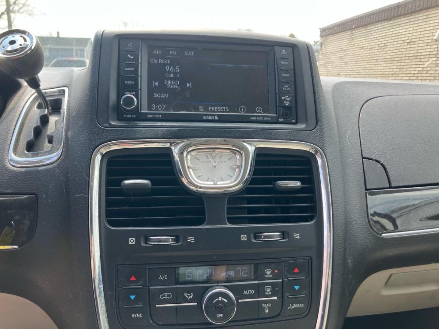 2013 WHITE CHRYSLER TOWN and COUNTRY TOURING (2C4RC1BG8DR) with an 3.6L engine, Automatic transmission, located at 1708 Broadway, Rockford, IL, 61104, (815) 397-5010, 42.252522, -89.069359 - Photo#9