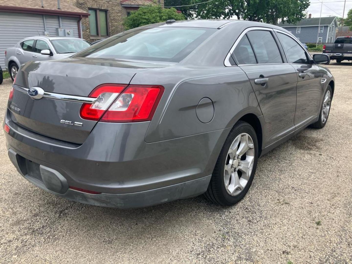 2011 GRAY FORD TAURUS SEL (1FAHP2HW0BG) with an 3.5L engine, Automatic transmission, located at 1708 Broadway, Rockford, IL, 61104, (815) 397-5010, 42.252522, -89.069359 - Photo#2