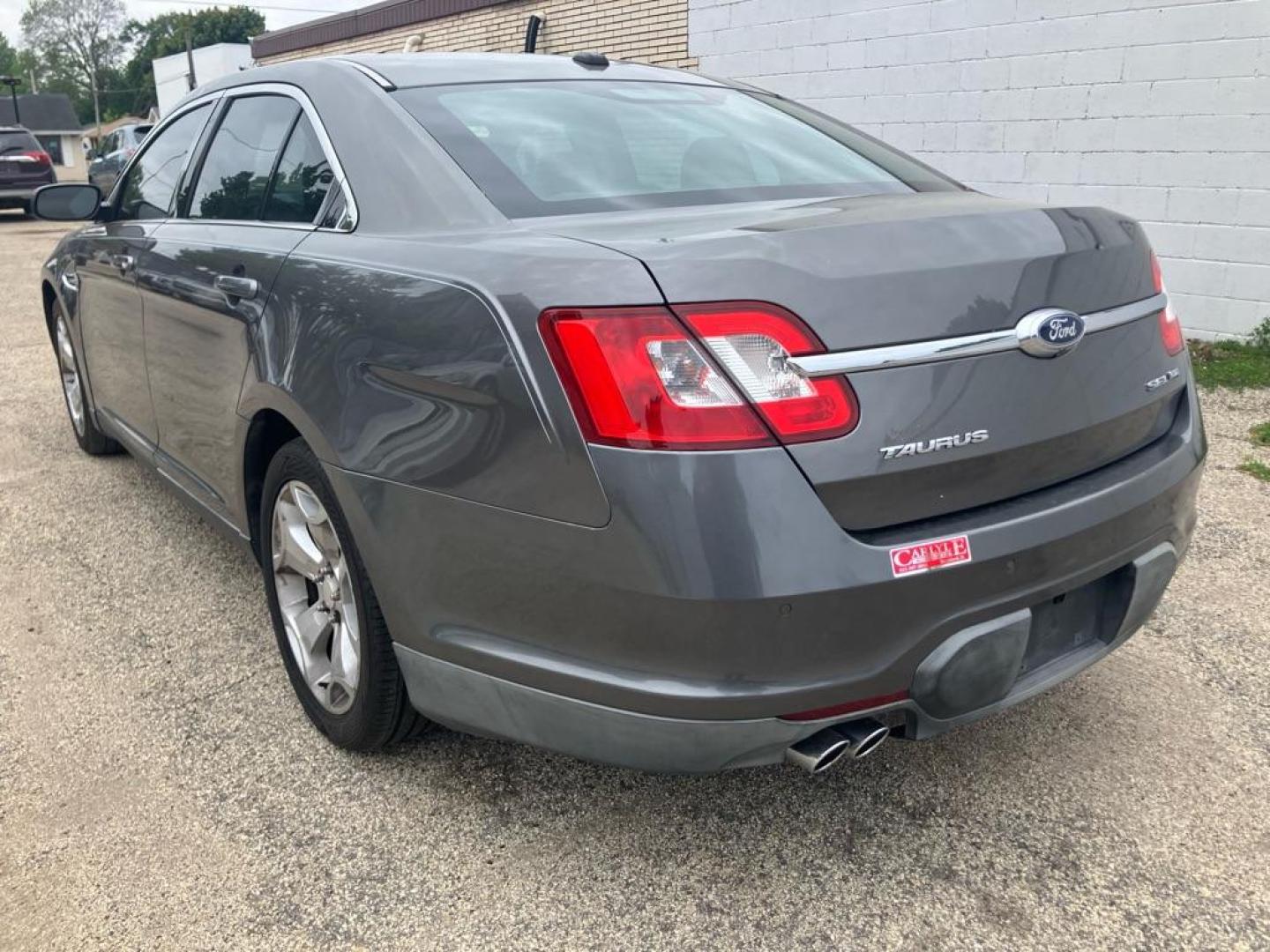 2011 GRAY FORD TAURUS SEL (1FAHP2HW0BG) with an 3.5L engine, Automatic transmission, located at 1708 Broadway, Rockford, IL, 61104, (815) 397-5010, 42.252522, -89.069359 - Photo#3