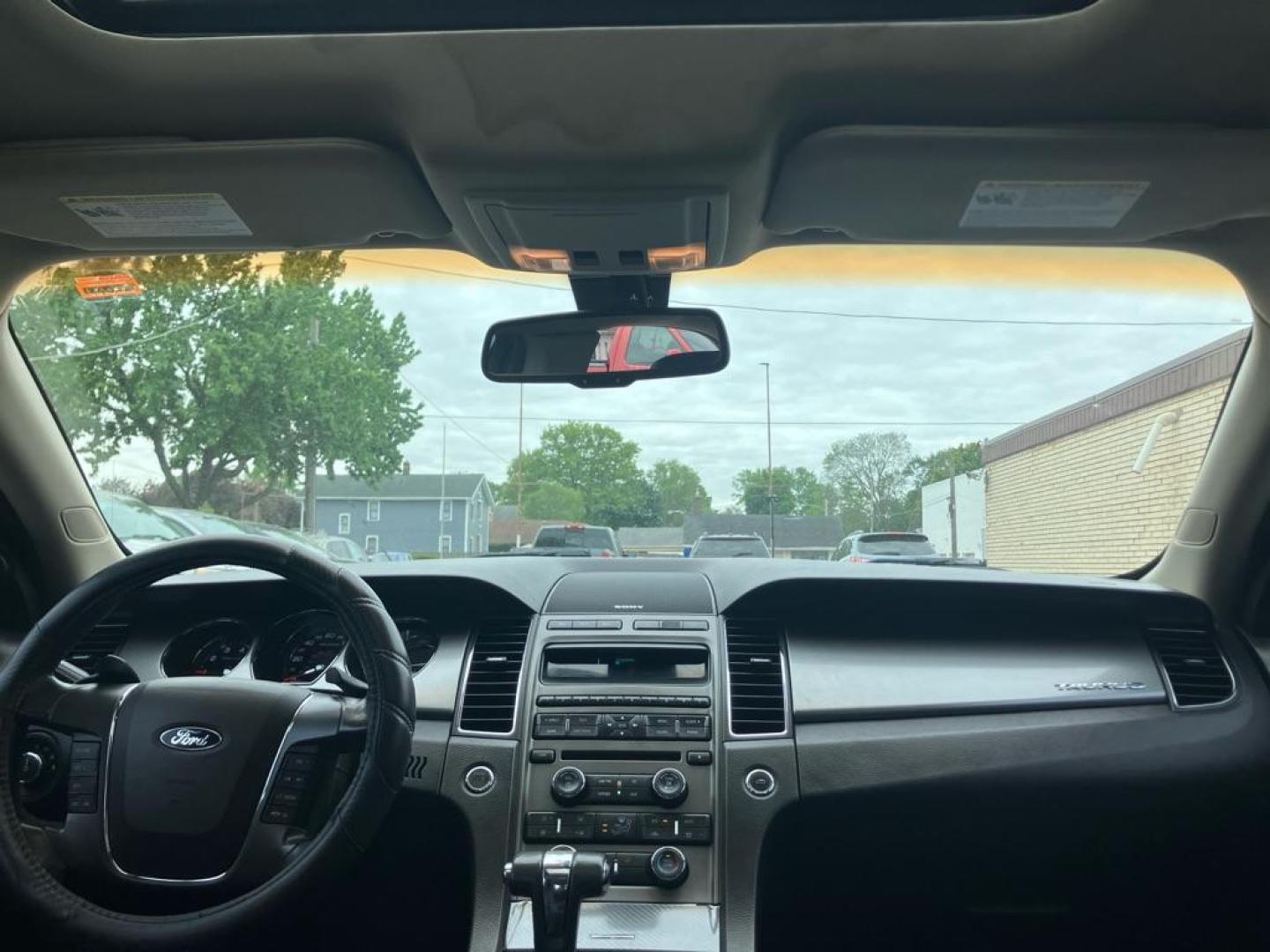 2011 GRAY FORD TAURUS SEL (1FAHP2HW0BG) with an 3.5L engine, Automatic transmission, located at 1708 Broadway, Rockford, IL, 61104, (815) 397-5010, 42.252522, -89.069359 - Photo#5