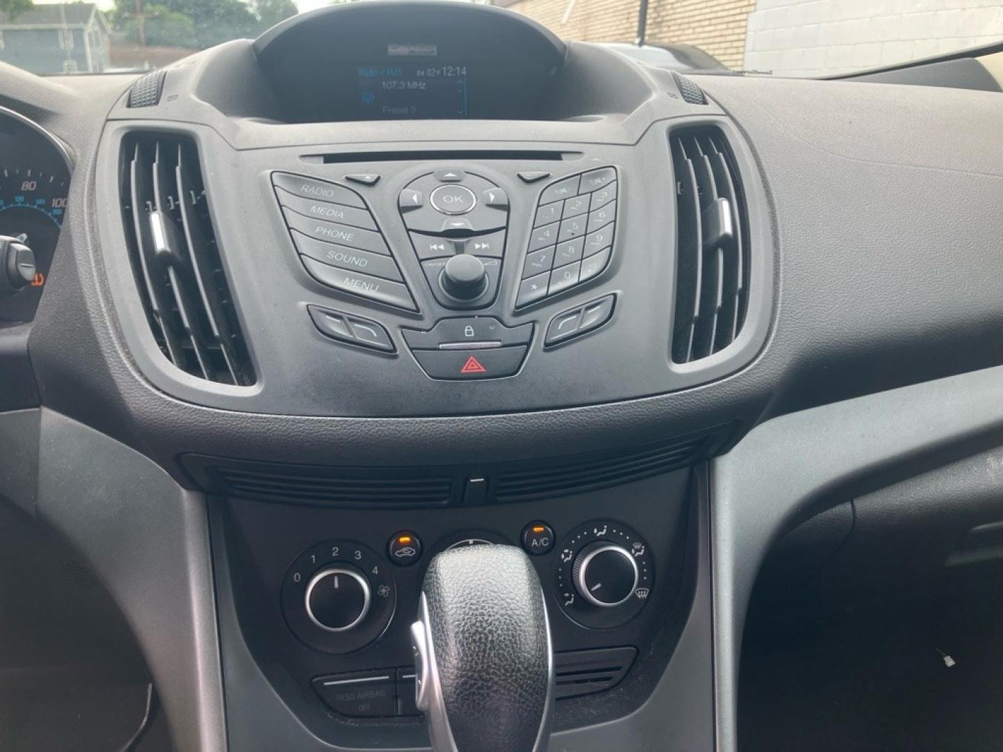 2013 SILVER FORD ESCAPE S (1FMCU0F79DU) with an 2.5L engine, Automatic transmission, located at 1708 Broadway, Rockford, IL, 61104, (815) 397-5010, 42.252522, -89.069359- Photo#8