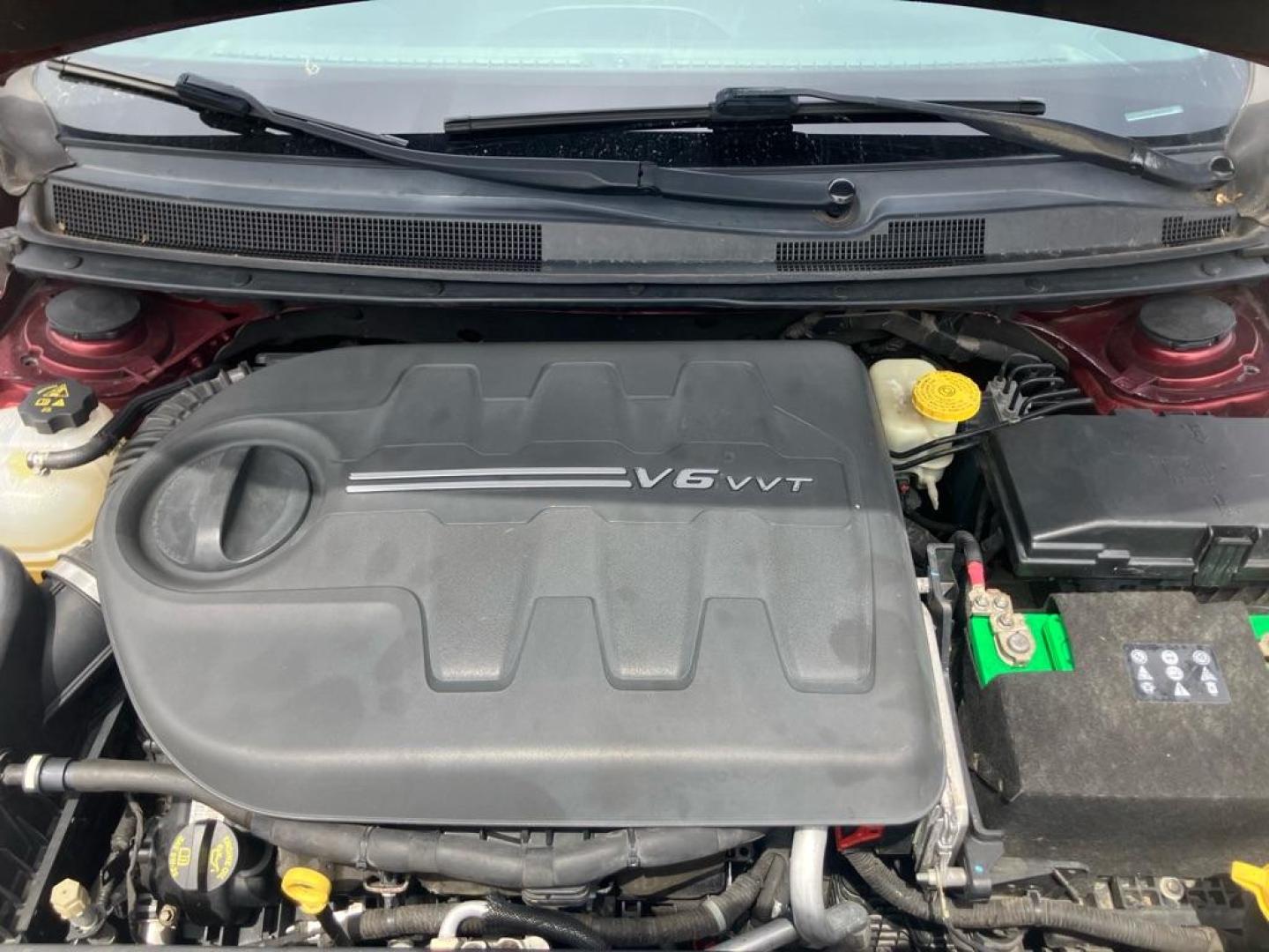 2015 RED CHRYSLER 200 C (1C3CCCEG6FN) with an 3.6L engine, Automatic transmission, located at 1708 Broadway, Rockford, IL, 61104, (815) 397-5010, 42.252522, -89.069359 - Photo#9
