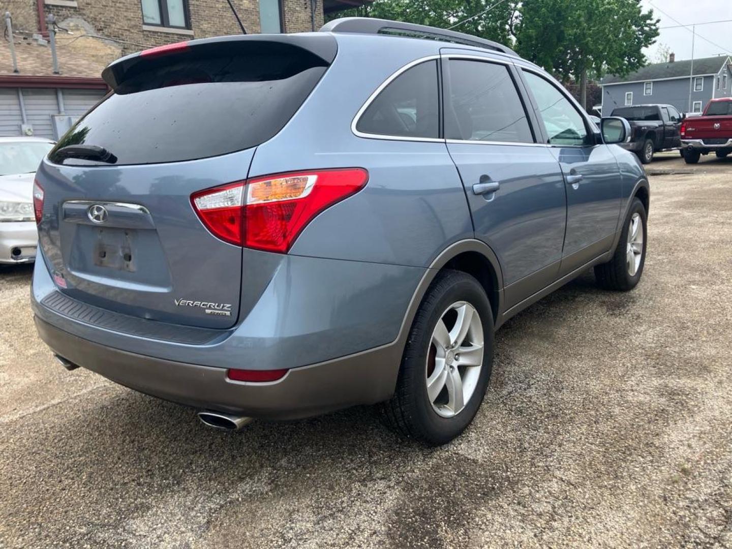 2008 BLUE HYUNDAI VERACRUZ GLS (KM8NU73C98U) with an 3.8L engine, Automatic transmission, located at 1708 Broadway, Rockford, IL, 61104, (815) 397-5010, 42.252522, -89.069359 - Photo#2