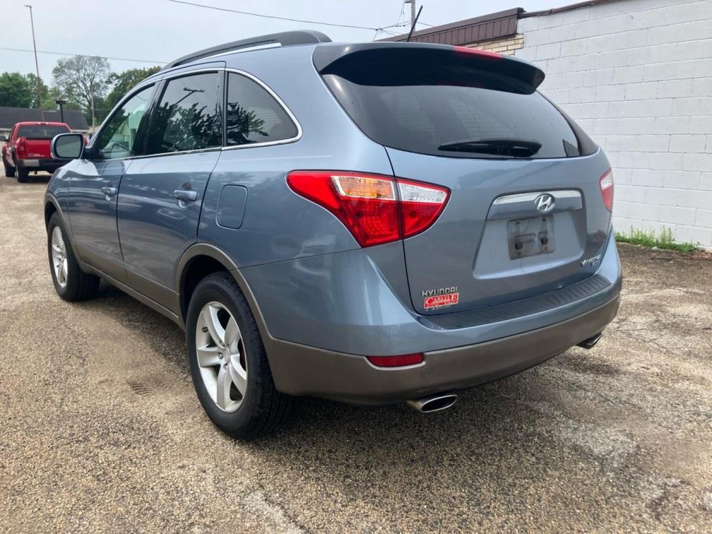 2008 BLUE HYUNDAI VERACRUZ GLS (KM8NU73C98U) with an 3.8L engine, Automatic transmission, located at 1708 Broadway, Rockford, IL, 61104, (815) 397-5010, 42.252522, -89.069359 - Photo#3