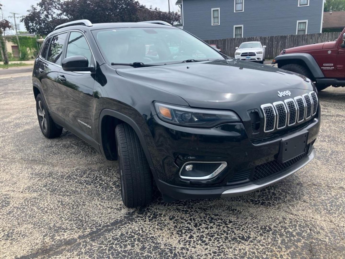 2019 BLACK JEEP CHEROKEE LIMITED (1C4PJMDX8KD) with an 3.2L engine, Automatic transmission, located at 1708 Broadway, Rockford, IL, 61104, (815) 397-5010, 42.252522, -89.069359 - Photo#1