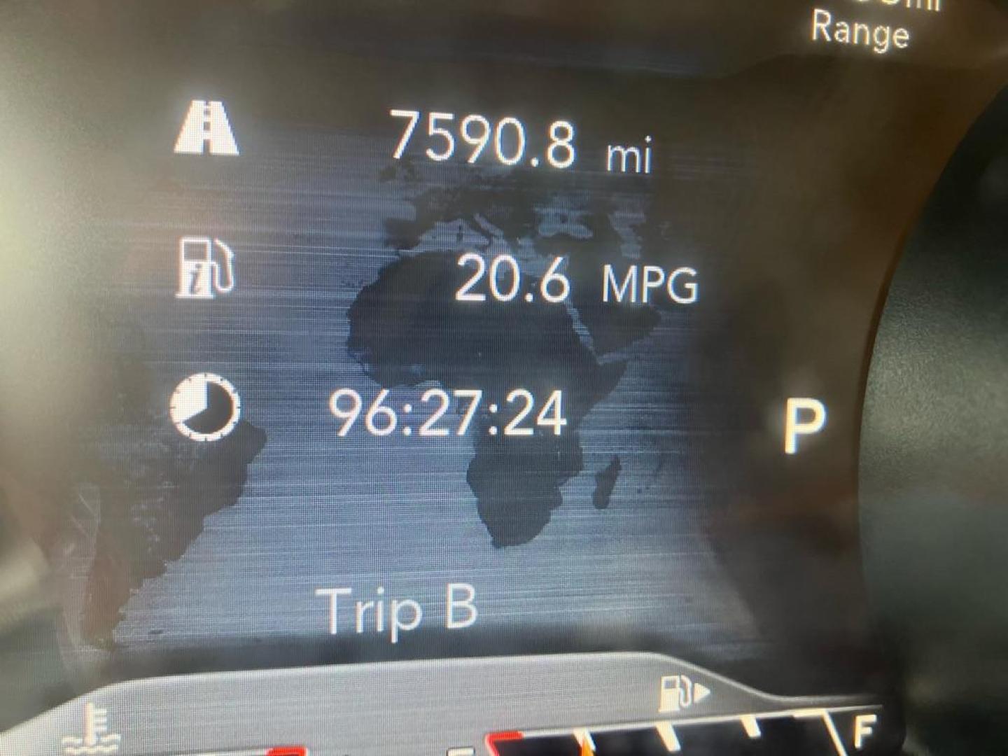 2019 BLACK JEEP CHEROKEE LIMITED (1C4PJMDX8KD) with an 3.2L engine, Automatic transmission, located at 1708 Broadway, Rockford, IL, 61104, (815) 397-5010, 42.252522, -89.069359 - Photo#6