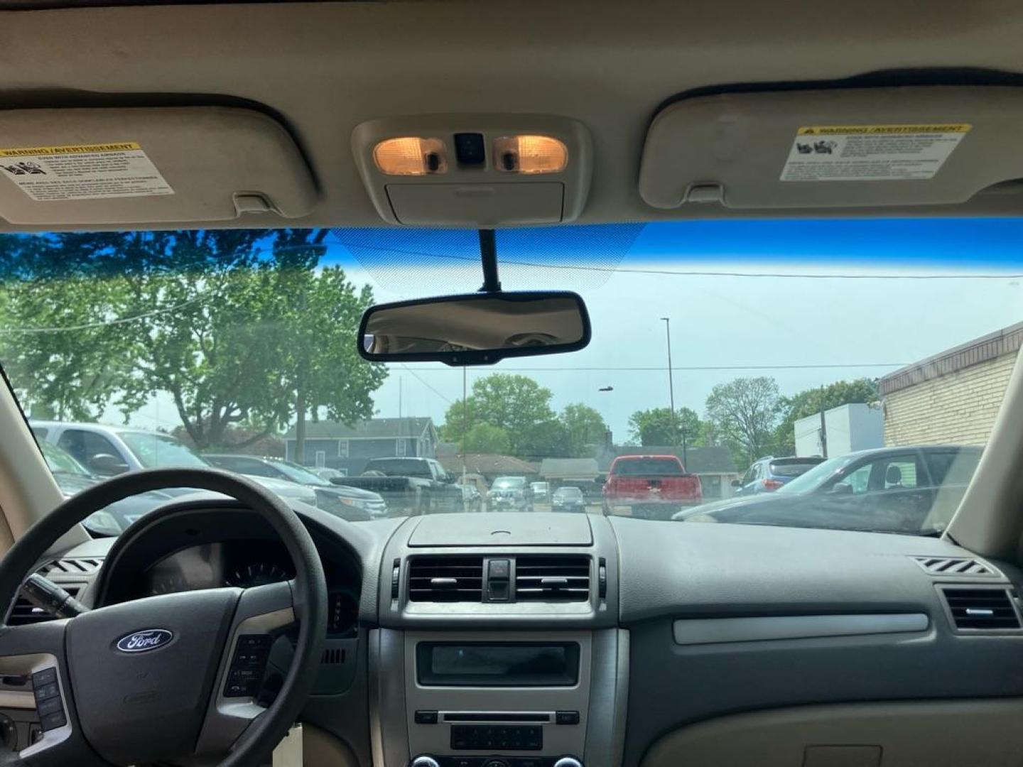 2010 SILVER FORD FUSION SE (3FAHP0HA7AR) with an 2.5L engine, Automatic transmission, located at 1708 Broadway, Rockford, IL, 61104, (815) 397-5010, 42.252522, -89.069359 - Photo#5