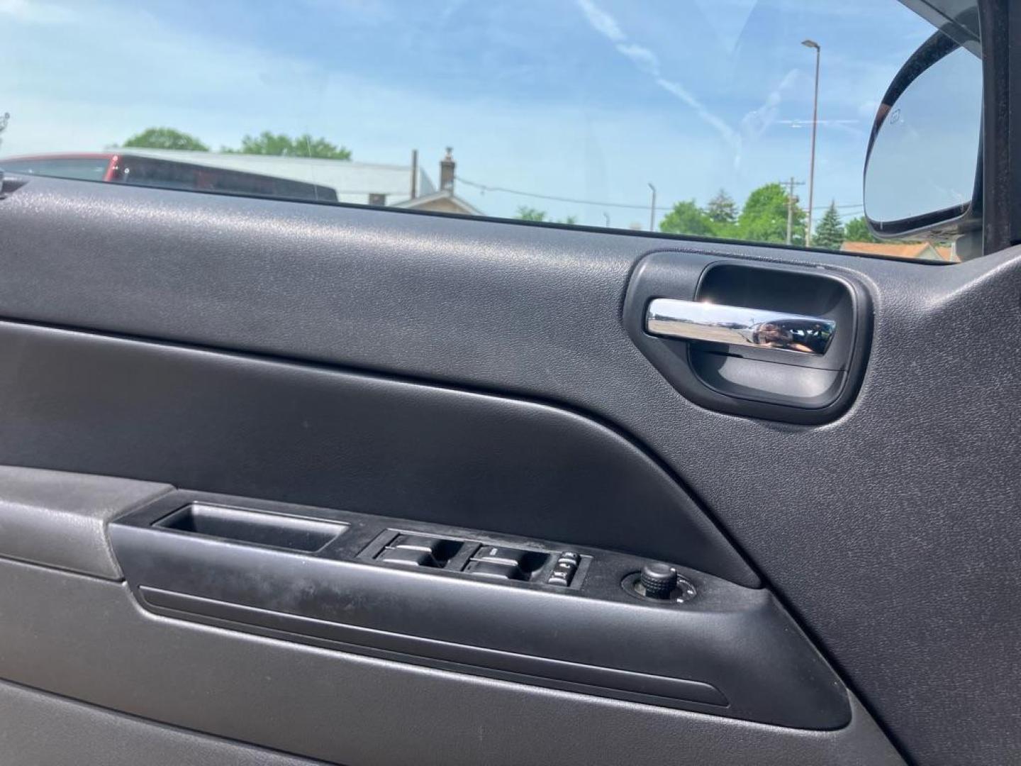 2010 SILVER JEEP COMPASS SPORT (1J4NF4FB3AD) with an 2.4L engine, Continuously Variable transmission, located at 1708 Broadway, Rockford, IL, 61104, (815) 397-5010, 42.252522, -89.069359 - Photo#6