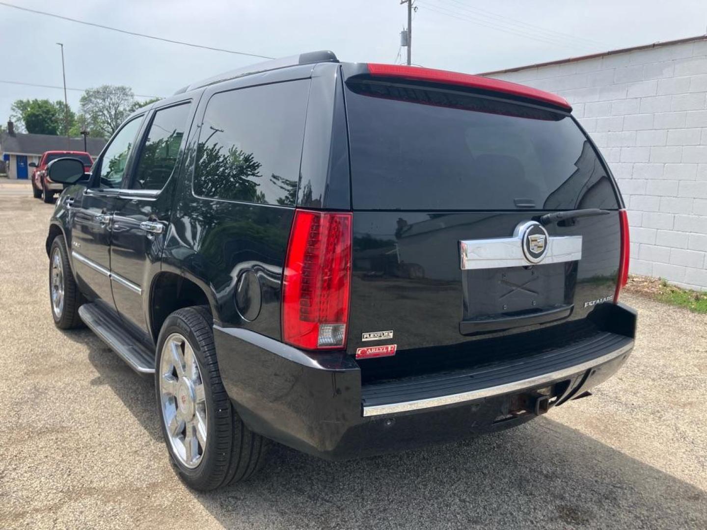 2012 BLACK CADILLAC ESCALADE LUXURY (1GYS4BEFXCR) with an 6.2L engine, Automatic transmission, located at 1708 Broadway, Rockford, IL, 61104, (815) 397-5010, 42.252522, -89.069359 - Photo#3