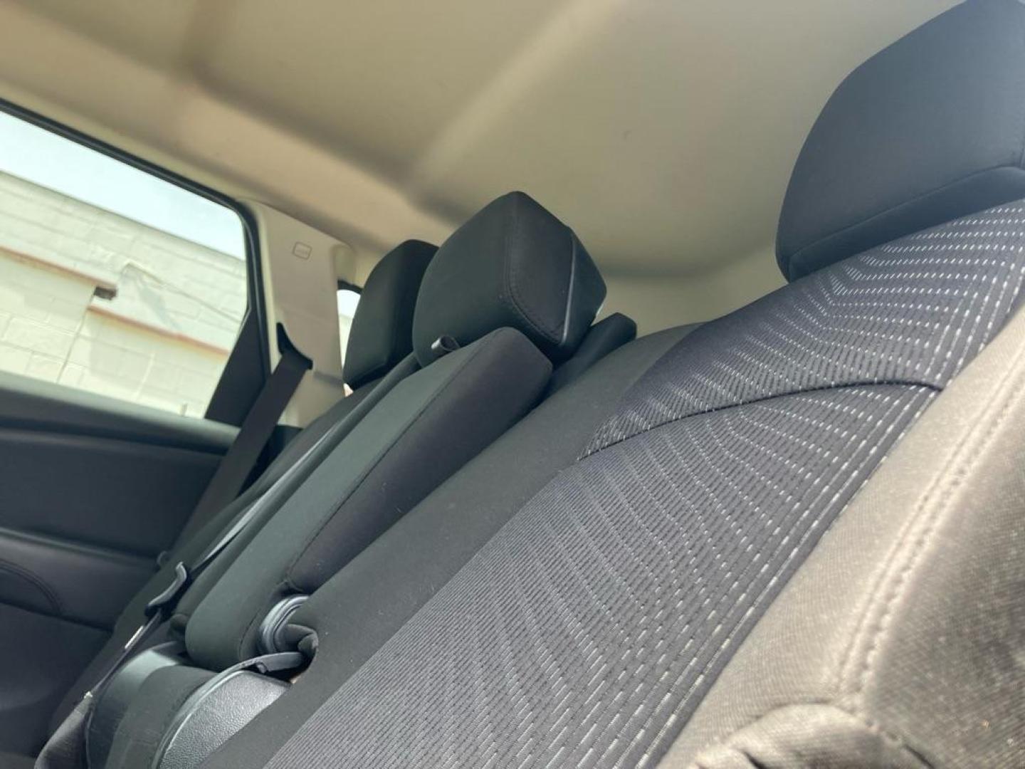 2017 BLUE DODGE JOURNEY SE (3C4PDCAB3HT) with an 2.4L engine, Automatic transmission, located at 1708 Broadway, Rockford, IL, 61104, (815) 397-5010, 42.252522, -89.069359 - Photo#4
