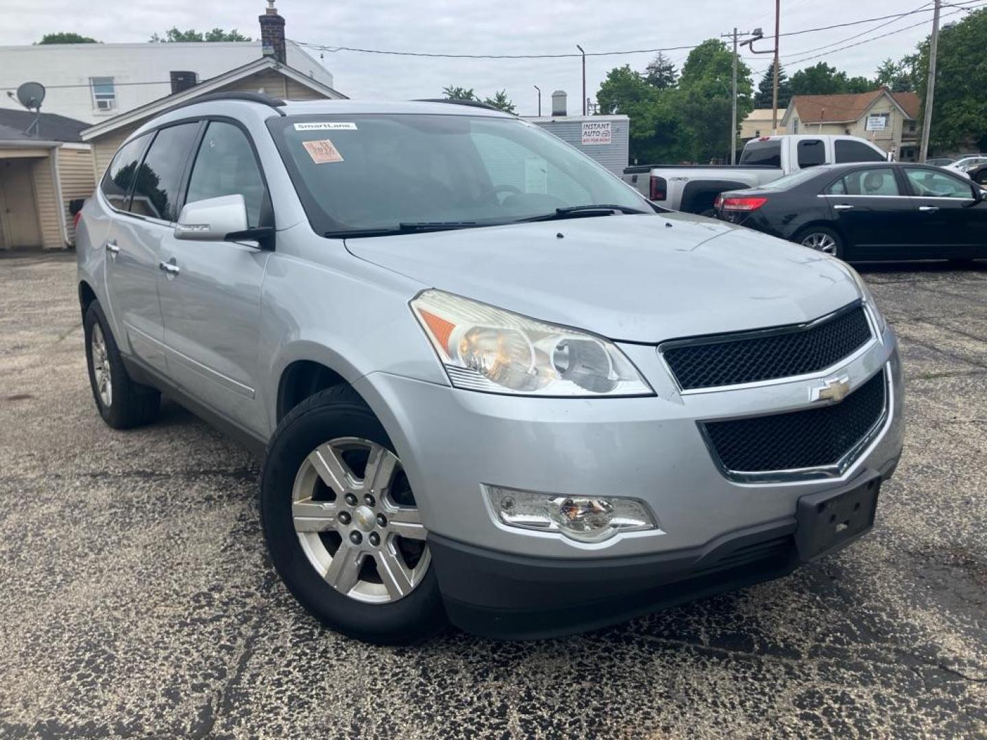2012 SILVER CHEVROLET TRAVERSE LT (1GNKVJED2CJ) with an 3.6L engine, Automatic transmission, located at 1708 Broadway, Rockford, IL, 61104, (815) 397-5010, 42.252522, -89.069359 - Photo#1