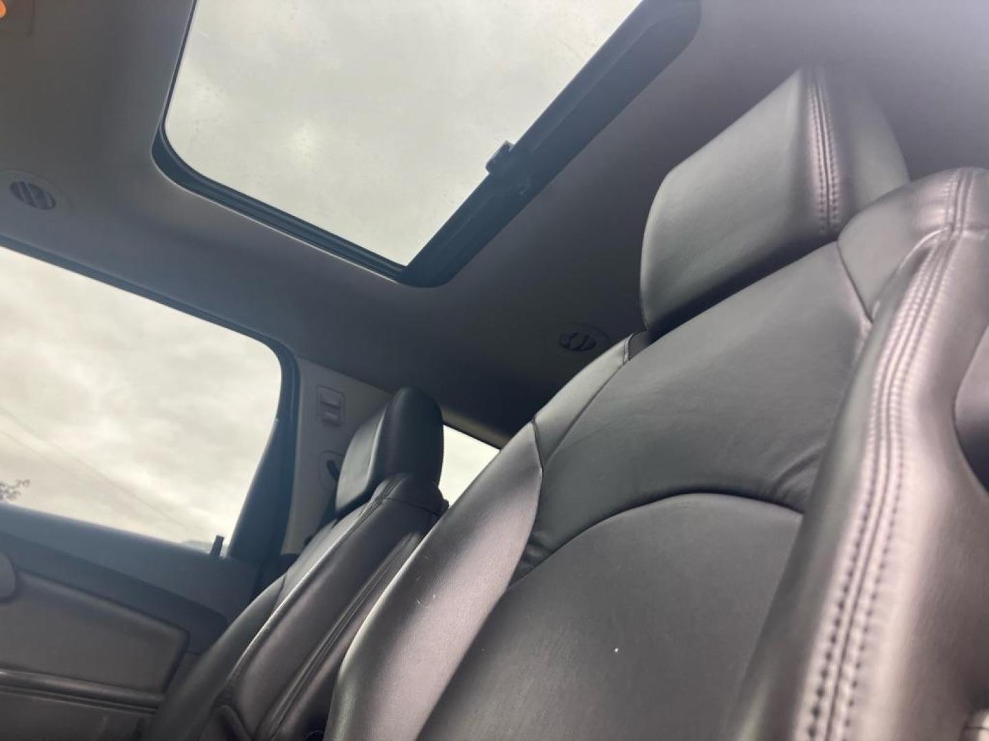 2012 SILVER CHEVROLET TRAVERSE LT (1GNKVJED2CJ) with an 3.6L engine, Automatic transmission, located at 1708 Broadway, Rockford, IL, 61104, (815) 397-5010, 42.252522, -89.069359 - Photo#4