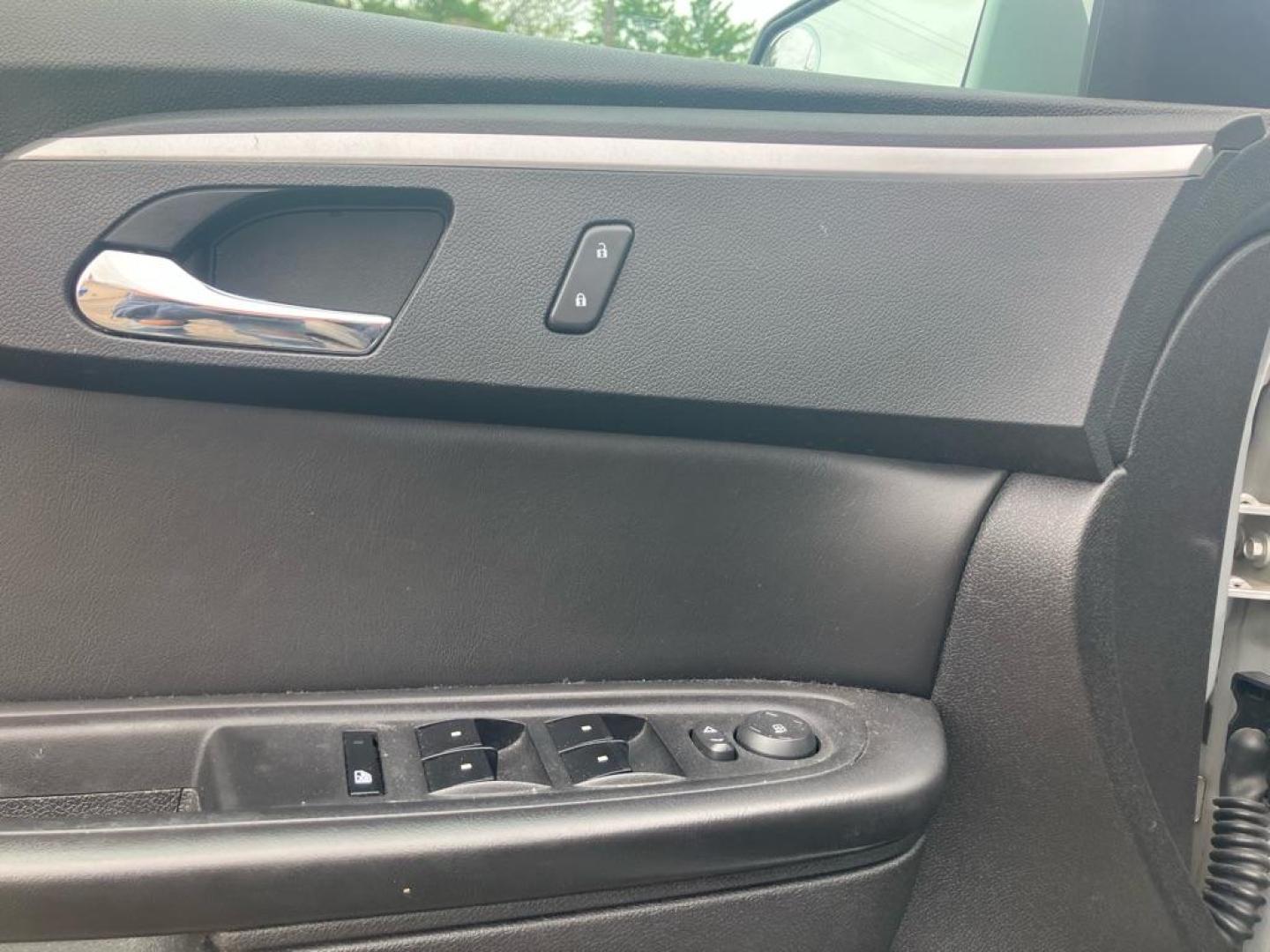 2012 SILVER CHEVROLET TRAVERSE LT (1GNKVJED2CJ) with an 3.6L engine, Automatic transmission, located at 1708 Broadway, Rockford, IL, 61104, (815) 397-5010, 42.252522, -89.069359 - Photo#6