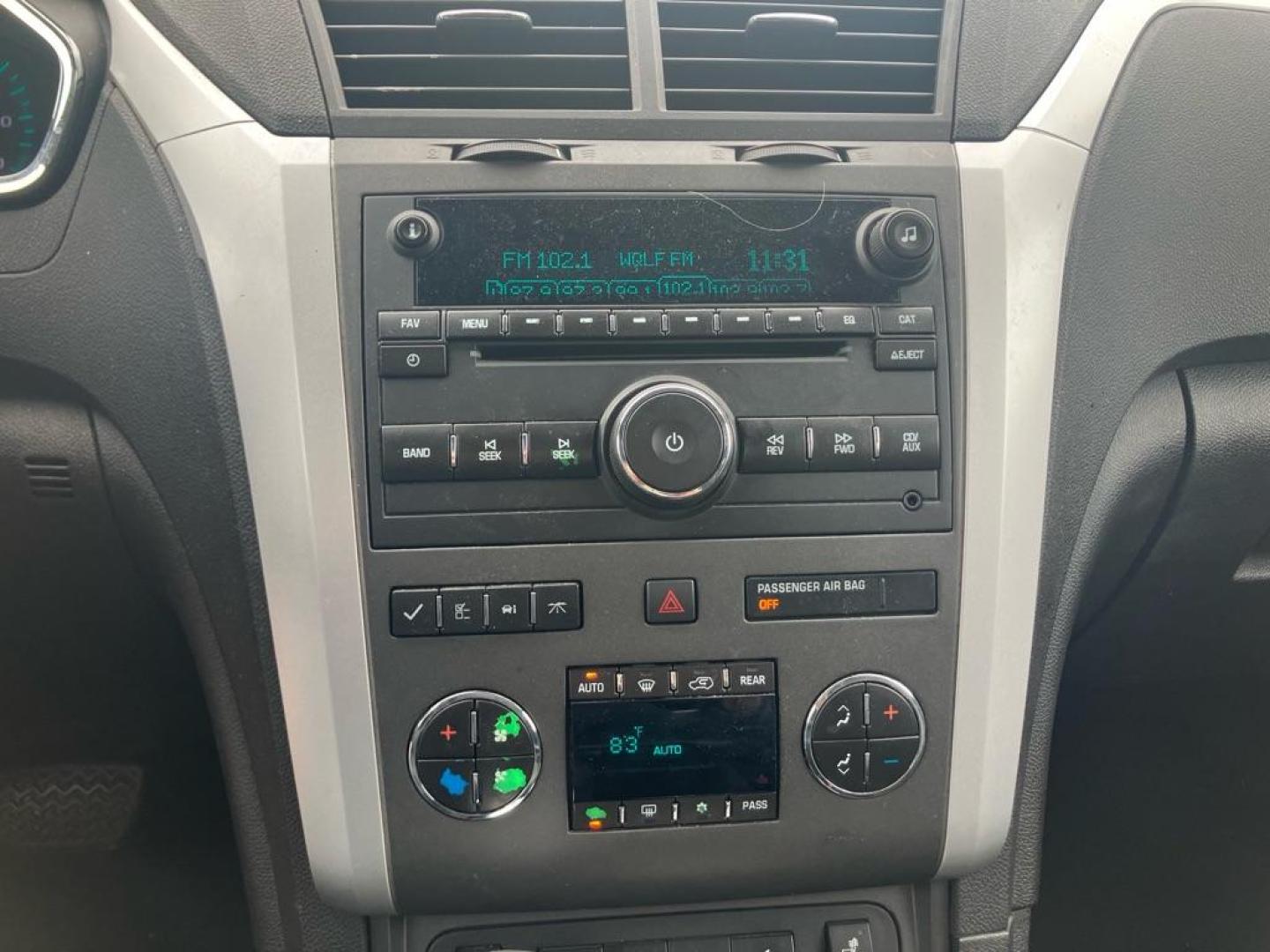 2012 SILVER CHEVROLET TRAVERSE LT (1GNKVJED2CJ) with an 3.6L engine, Automatic transmission, located at 1708 Broadway, Rockford, IL, 61104, (815) 397-5010, 42.252522, -89.069359 - Photo#8