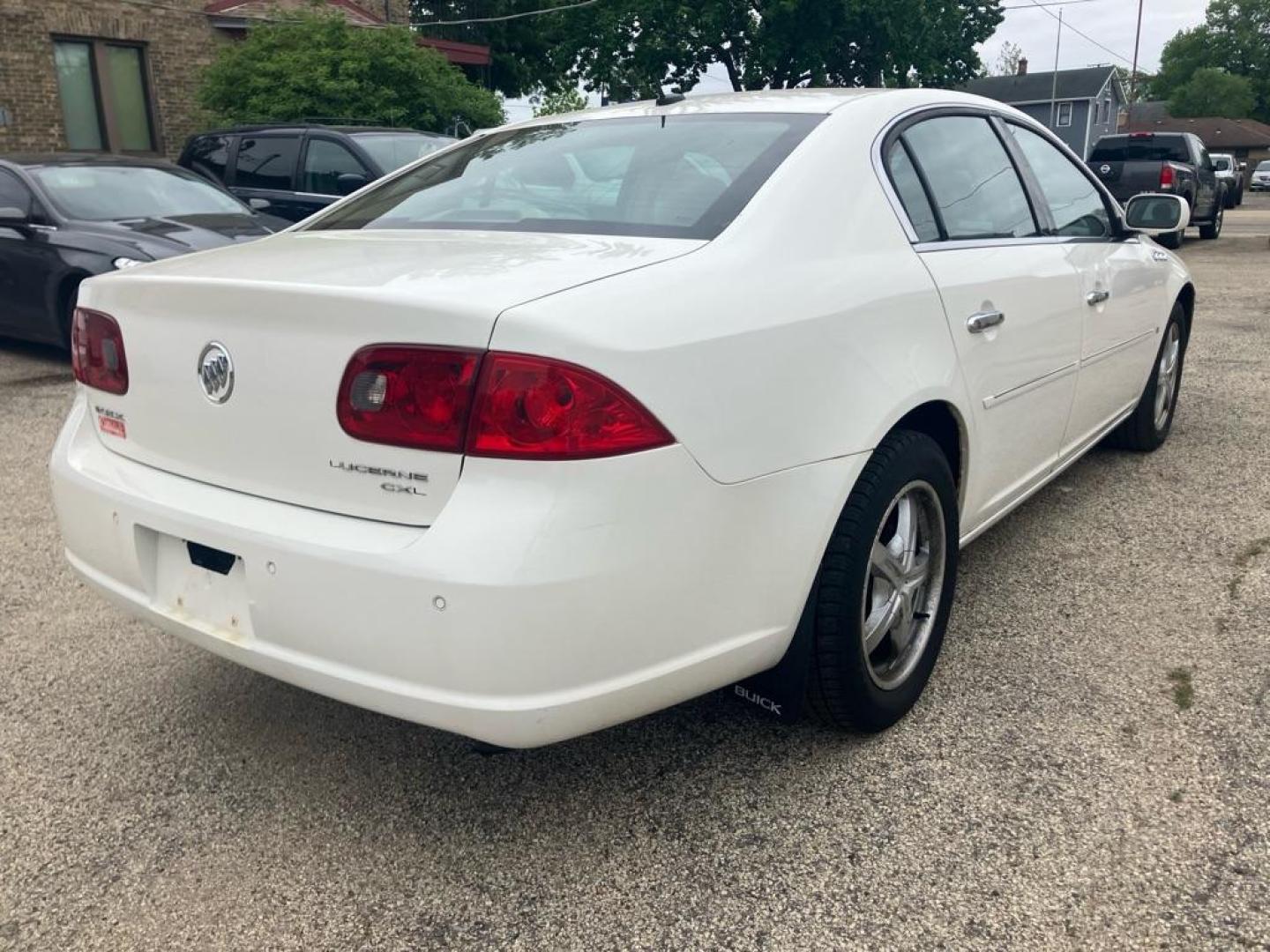 2007 WHITE BUICK LUCERNE CXL (1G4HD57287U) with an 3.8L engine, Automatic transmission, located at 1708 Broadway, Rockford, IL, 61104, (815) 397-5010, 42.252522, -89.069359 - Photo#2