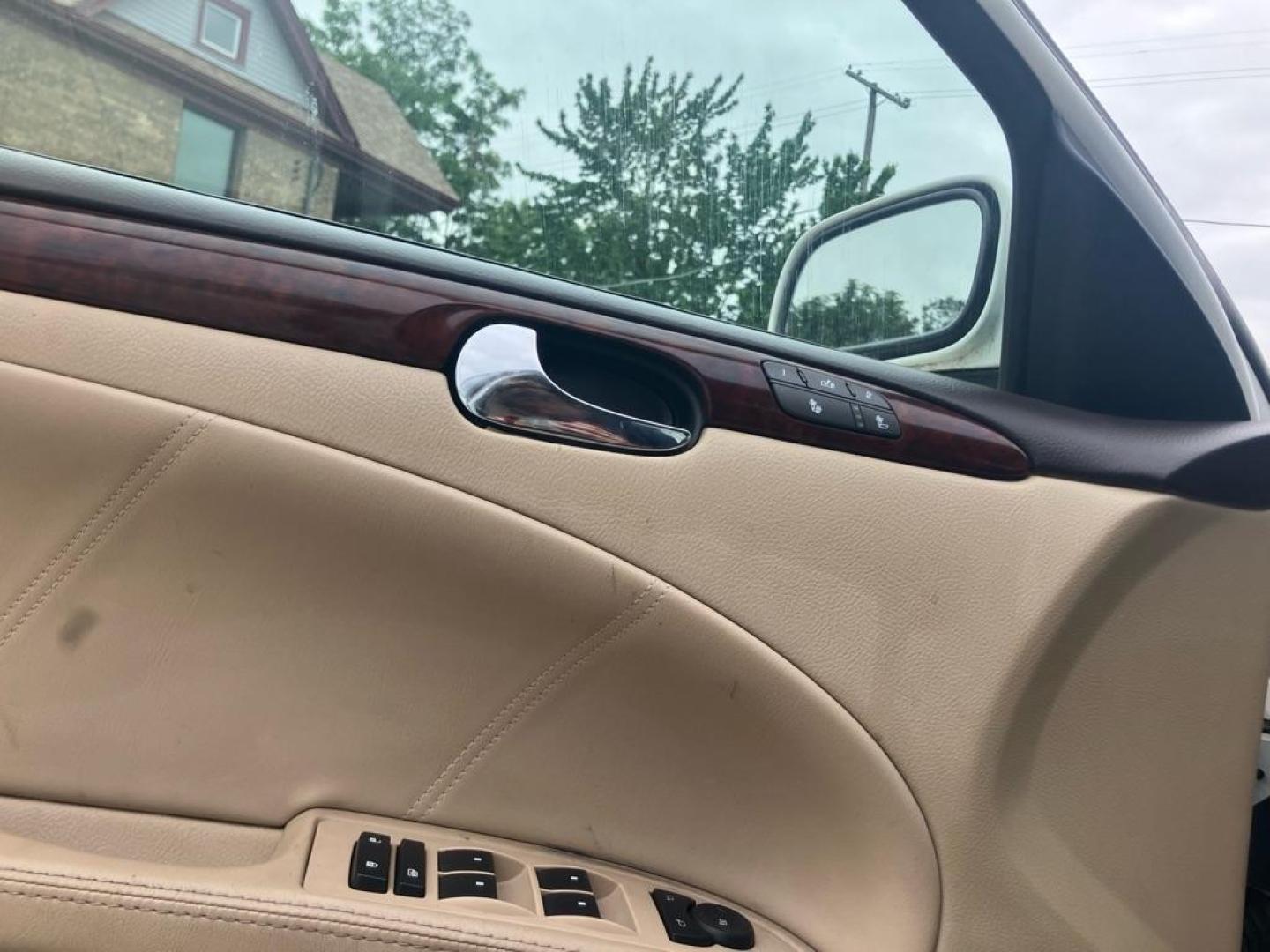 2007 WHITE BUICK LUCERNE CXL (1G4HD57287U) with an 3.8L engine, Automatic transmission, located at 1708 Broadway, Rockford, IL, 61104, (815) 397-5010, 42.252522, -89.069359 - Photo#6