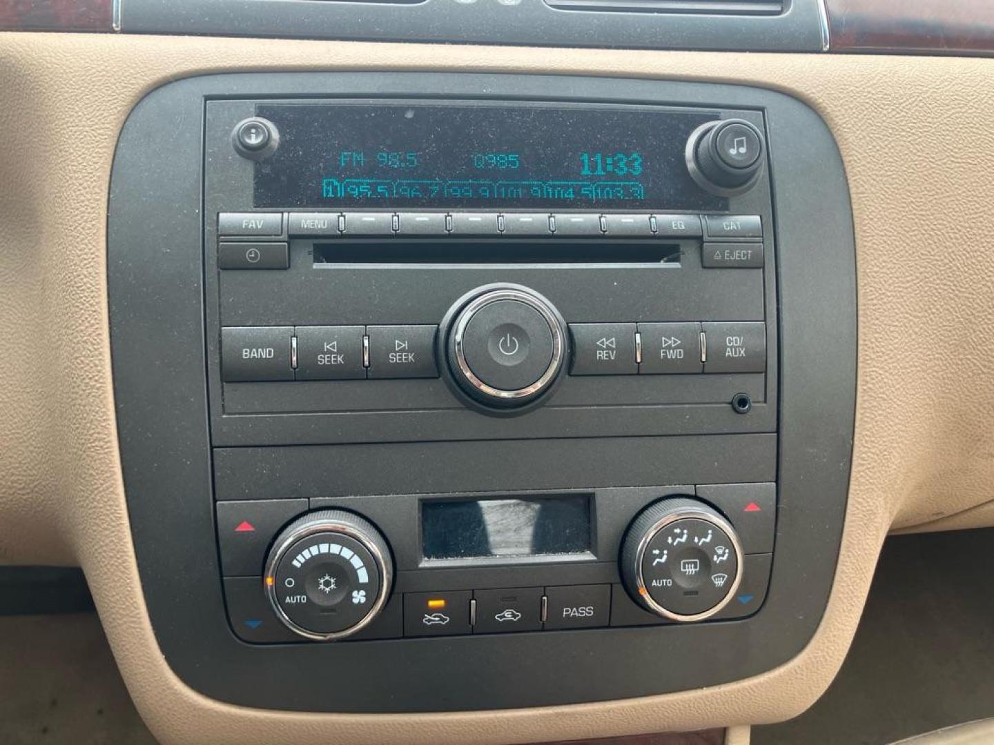 2007 WHITE BUICK LUCERNE CXL (1G4HD57287U) with an 3.8L engine, Automatic transmission, located at 1708 Broadway, Rockford, IL, 61104, (815) 397-5010, 42.252522, -89.069359 - Photo#8