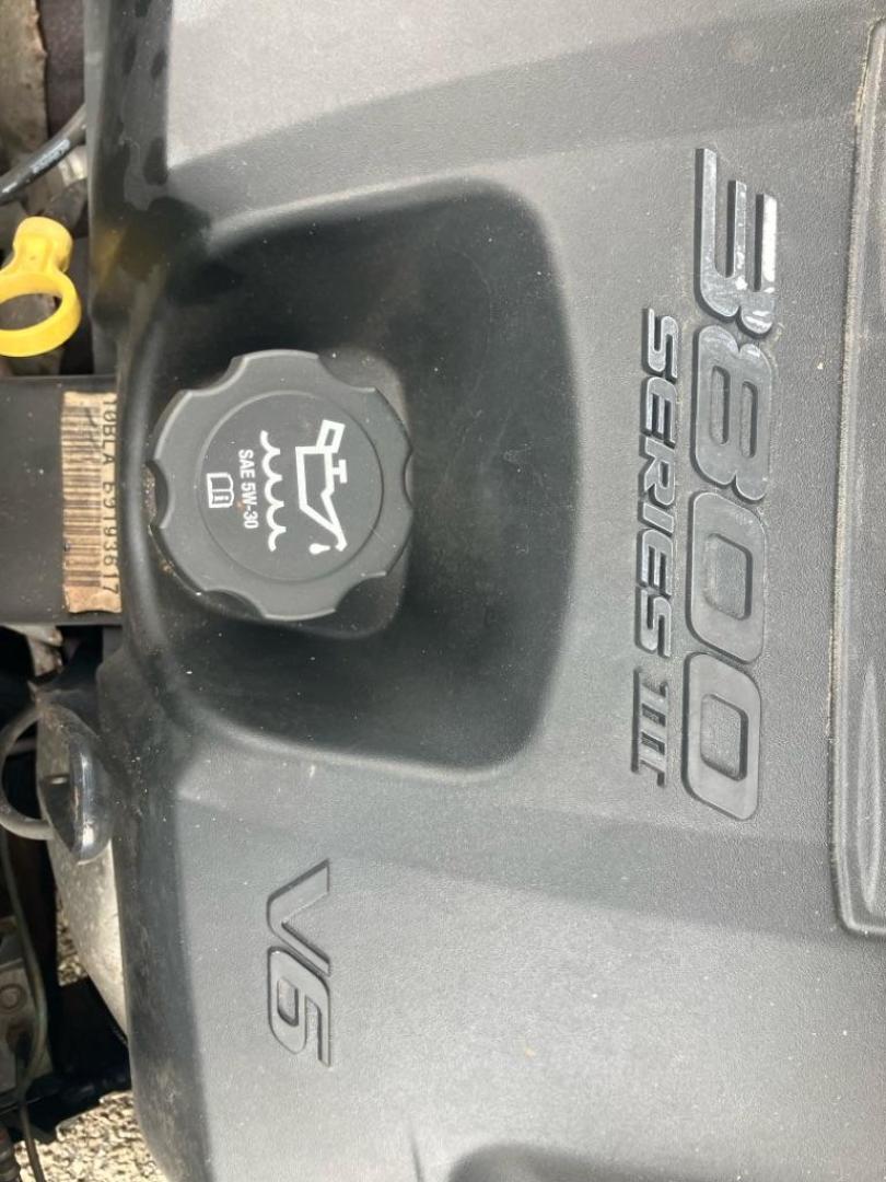 2007 WHITE BUICK LUCERNE CXL (1G4HD57287U) with an 3.8L engine, Automatic transmission, located at 1708 Broadway, Rockford, IL, 61104, (815) 397-5010, 42.252522, -89.069359 - Photo#9