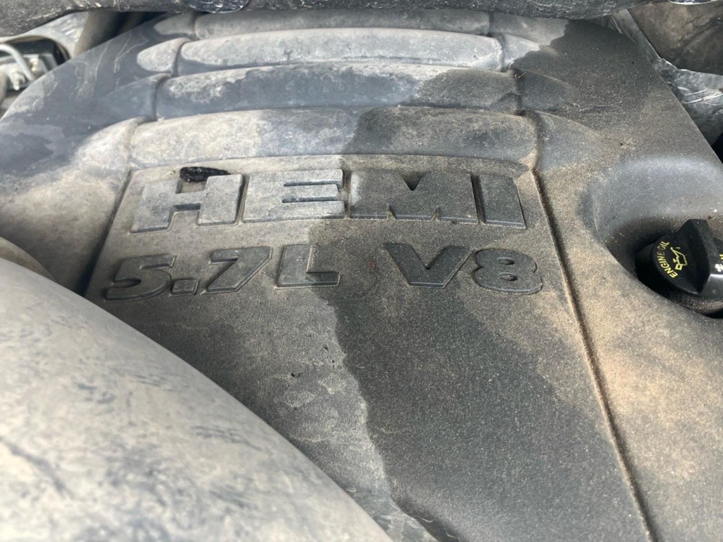 2016 GRAY RAM 1500 SLT (1C6RR7TT6GS) with an 5.7L engine, Automatic transmission, located at 1708 Broadway, Rockford, IL, 61104, (815) 397-5010, 42.252522, -89.069359- Photo#9