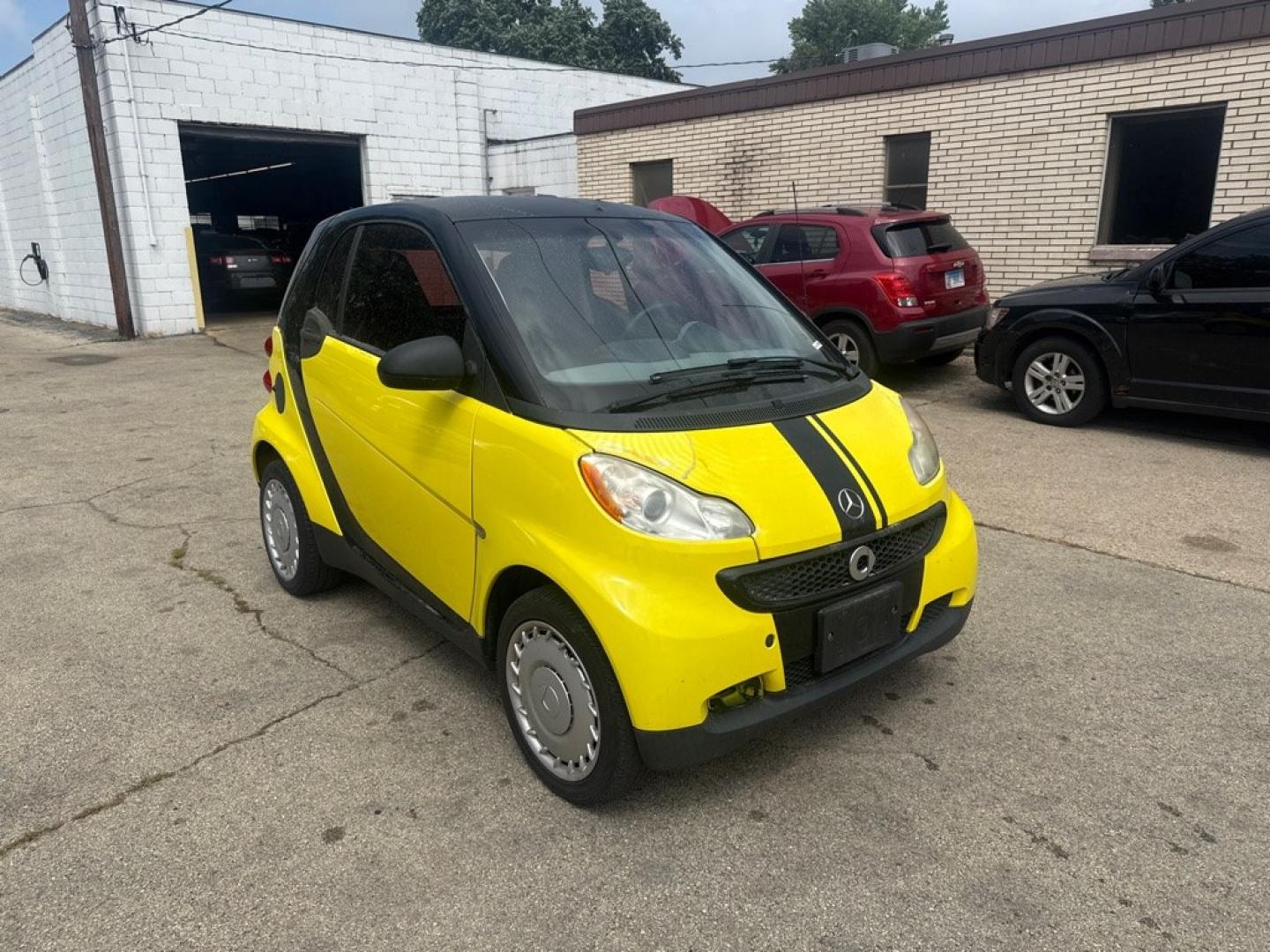 2008 YELLOW SMART FORTWO PURE (WMEEJ31X58K) with an 1.0L engine, Automatic transmission, located at 1708 Broadway, Rockford, IL, 61104, (815) 397-5010, 42.252522, -89.069359- Photo#1