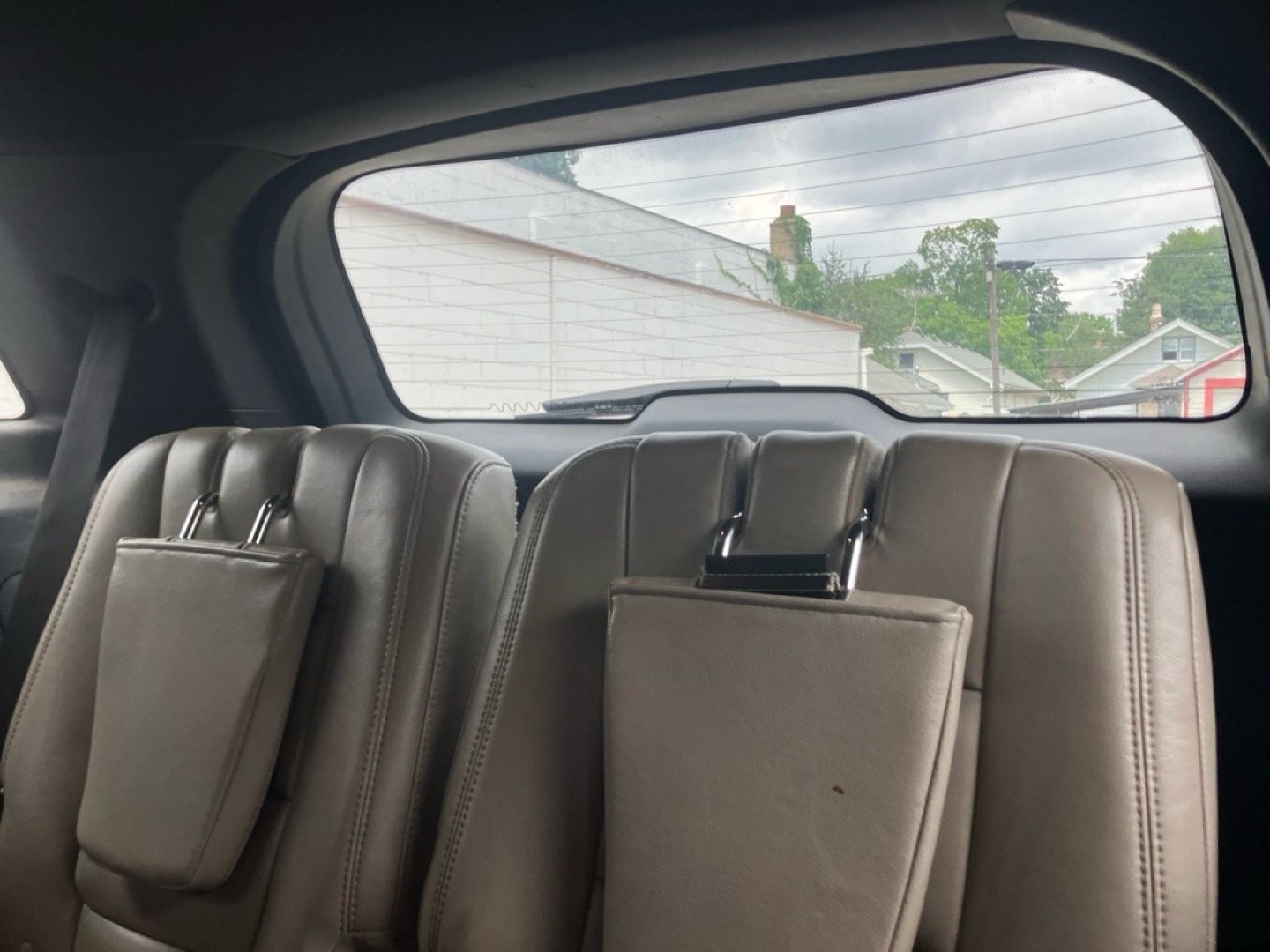 2011 BLACK FORD EXPLORER XLT (1FMHK7D89BG) with an 3.5L engine, Automatic transmission, located at 1708 Broadway, Rockford, IL, 61104, (815) 397-5010, 42.252522, -89.069359- Photo#4