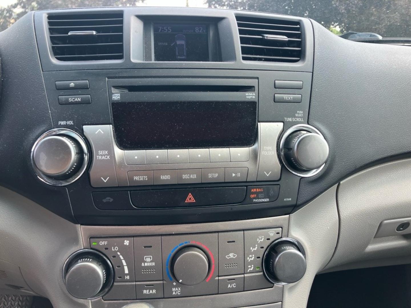 2011 WHITE TOYOTA HIGHLANDER BASE (5TDBK3EH0BS) with an 3.5L engine, Automatic transmission, located at 1708 Broadway, Rockford, IL, 61104, (815) 397-5010, 42.252522, -89.069359- Photo#6