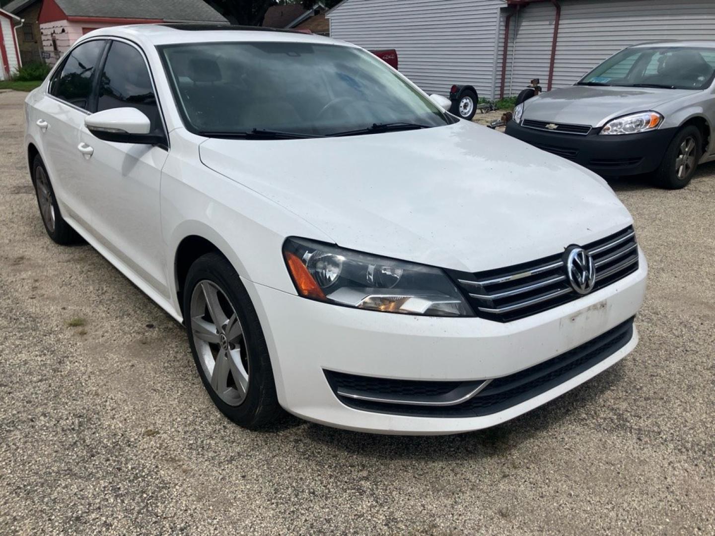 2012 WHITE VOLKSWAGEN PASSAT SE (1VWBH7A36CC) with an 2.5L engine, Automatic transmission, located at 1708 Broadway, Rockford, IL, 61104, (815) 397-5010, 42.252522, -89.069359- Photo#1