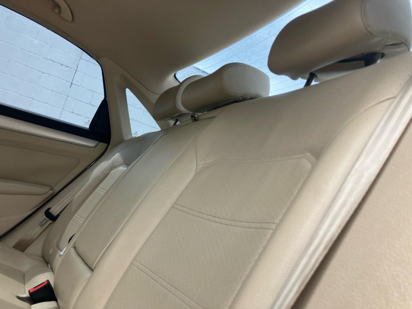 2012 WHITE VOLKSWAGEN PASSAT SE (1VWBH7A36CC) with an 2.5L engine, Automatic transmission, located at 1708 Broadway, Rockford, IL, 61104, (815) 397-5010, 42.252522, -89.069359- Photo#4