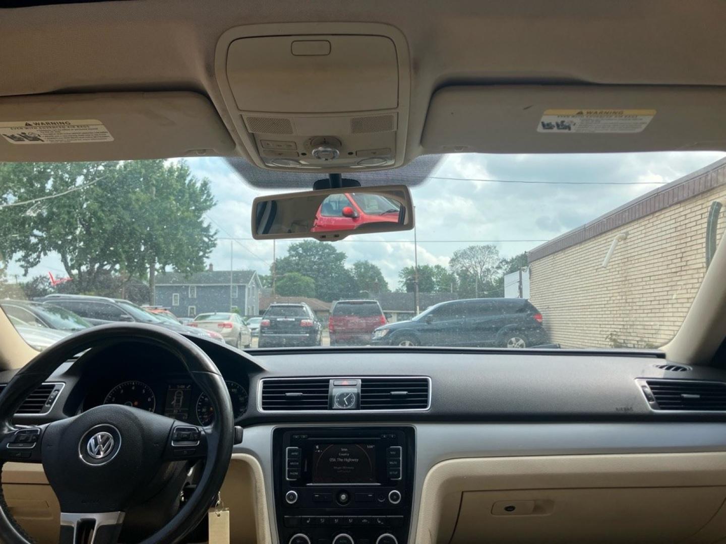 2012 WHITE VOLKSWAGEN PASSAT SE (1VWBH7A36CC) with an 2.5L engine, Automatic transmission, located at 1708 Broadway, Rockford, IL, 61104, (815) 397-5010, 42.252522, -89.069359- Photo#5