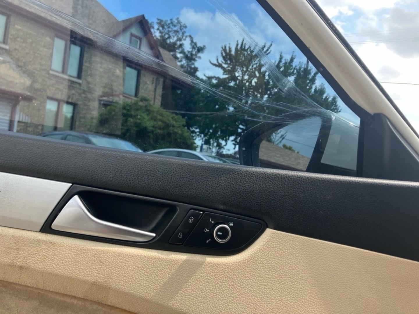 2012 WHITE VOLKSWAGEN PASSAT SE (1VWBH7A36CC) with an 2.5L engine, Automatic transmission, located at 1708 Broadway, Rockford, IL, 61104, (815) 397-5010, 42.252522, -89.069359- Photo#6