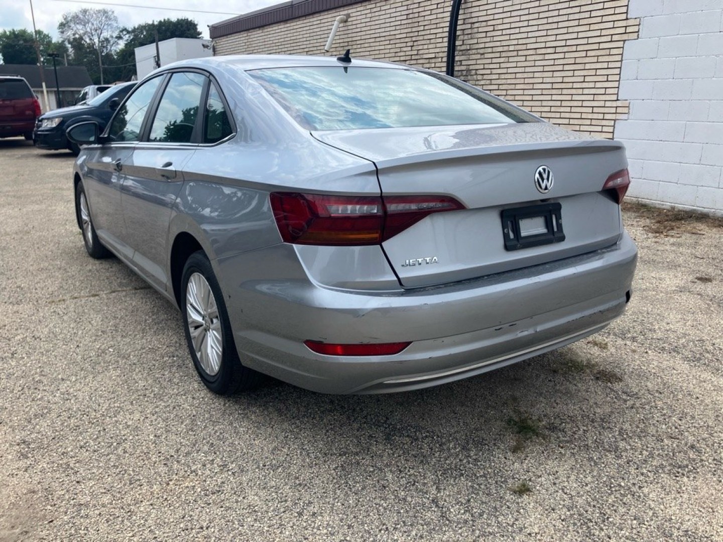 2019 SILVER VOLKSWAGEN JETTA S (3VWCB7BU7KM) with an 1.4L engine, Automatic transmission, located at 1708 Broadway, Rockford, IL, 61104, (815) 397-5010, 42.252522, -89.069359- Photo#3