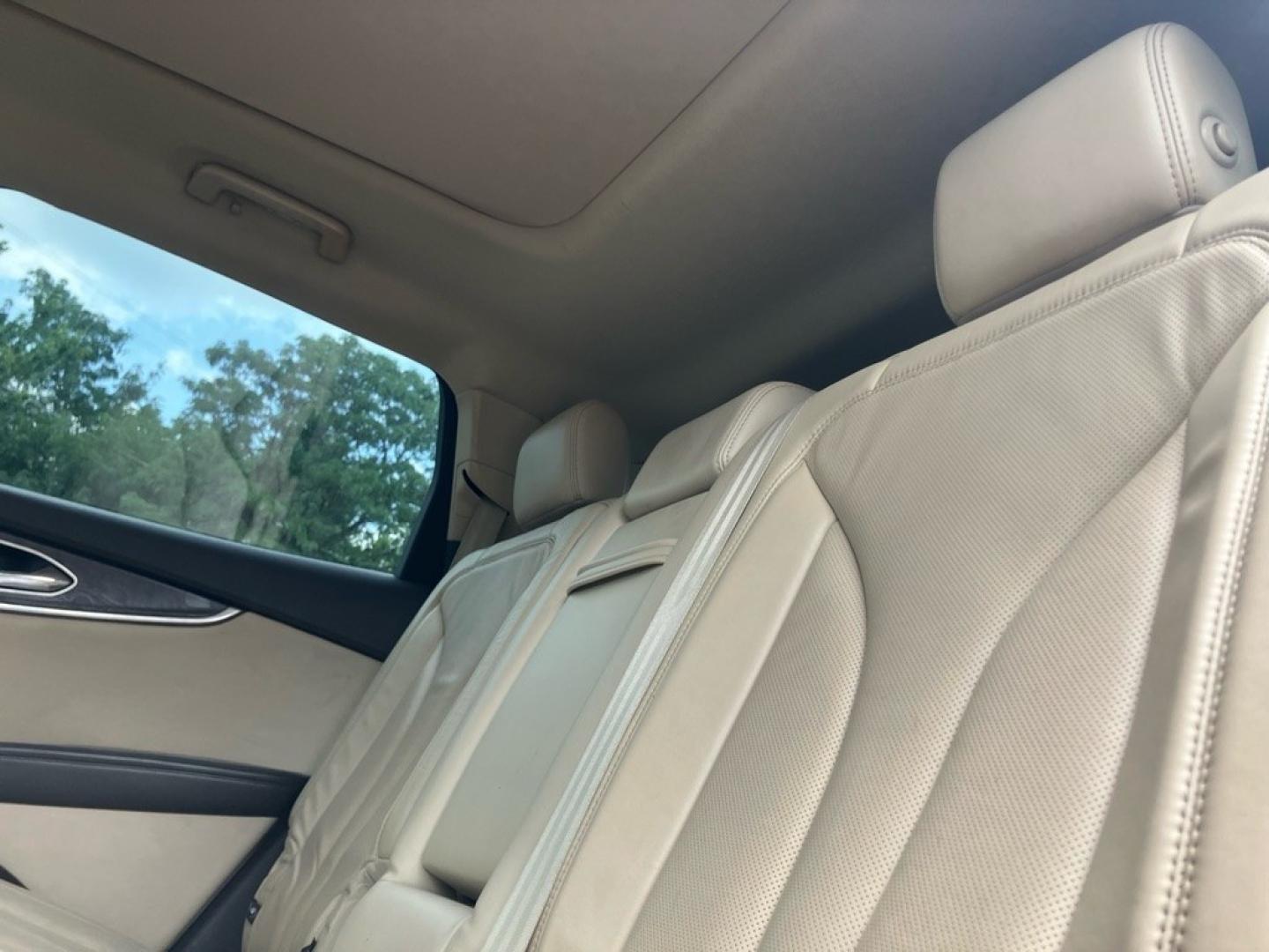 2016 BURGUN LINCOLN MKX RESERVE (2LMTJ8LR5GB) with an 3.7L engine, Automatic transmission, located at 1708 Broadway, Rockford, IL, 61104, (815) 397-5010, 42.252522, -89.069359- Photo#4