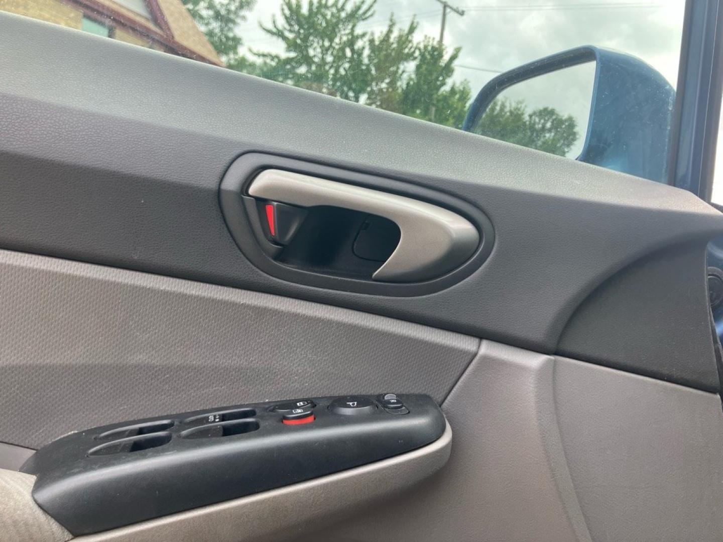 2009 BLUE HONDA CIVIC LX (2HGFA165X9H) with an 1.8L engine, Automatic transmission, located at 1708 Broadway, Rockford, IL, 61104, (815) 397-5010, 42.252522, -89.069359- Photo#6