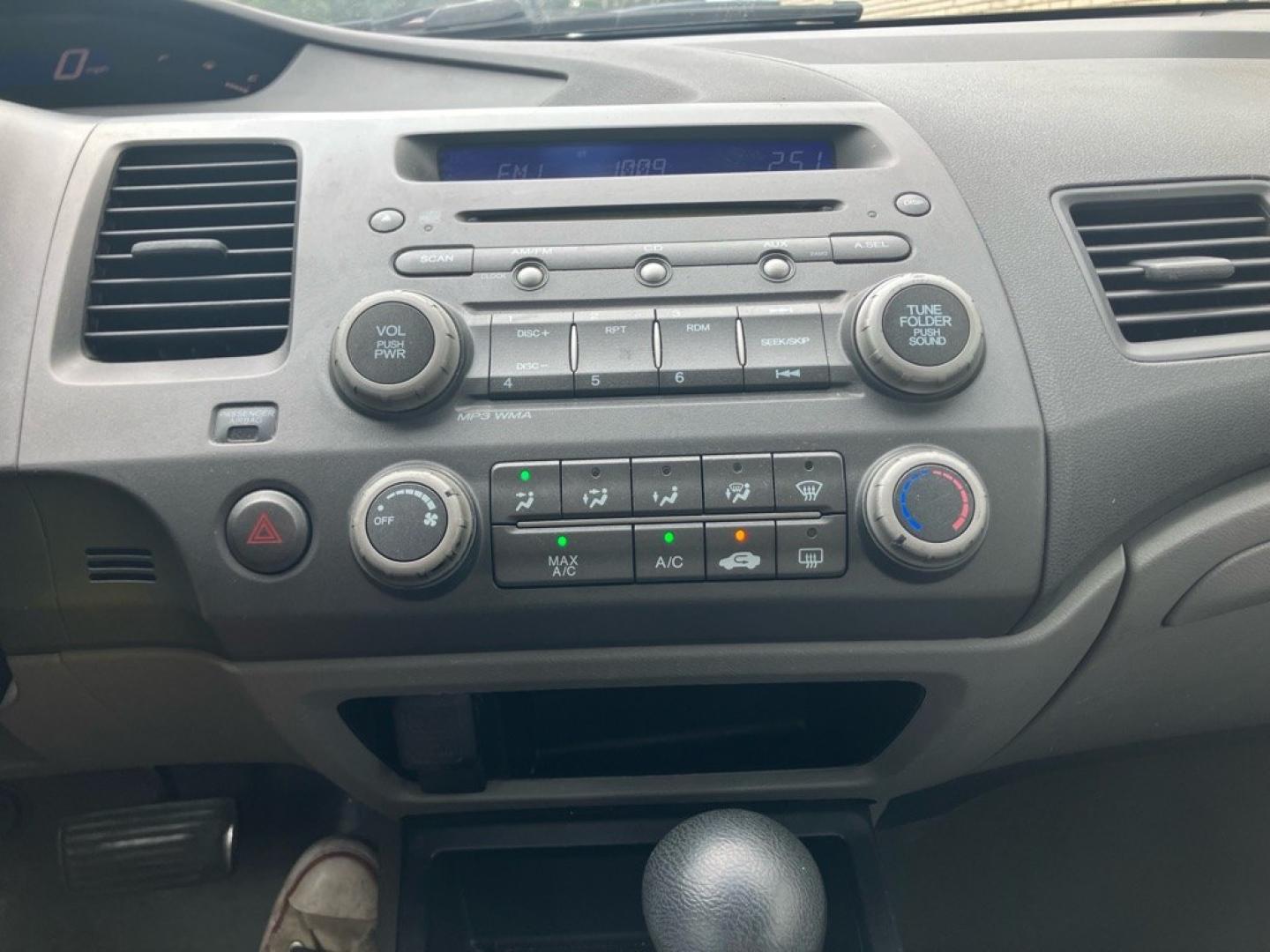 2009 BLUE HONDA CIVIC LX (2HGFA165X9H) with an 1.8L engine, Automatic transmission, located at 1708 Broadway, Rockford, IL, 61104, (815) 397-5010, 42.252522, -89.069359- Photo#8