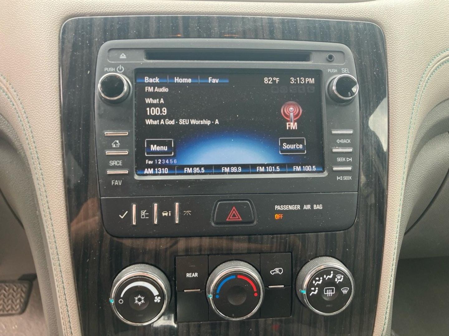 2013 WHITE CHEVROLET TRAVERSE LT (1GNKVGKD4DJ) with an 3.6L engine, Automatic transmission, located at 1708 Broadway, Rockford, IL, 61104, (815) 397-5010, 42.252522, -89.069359- Photo#8