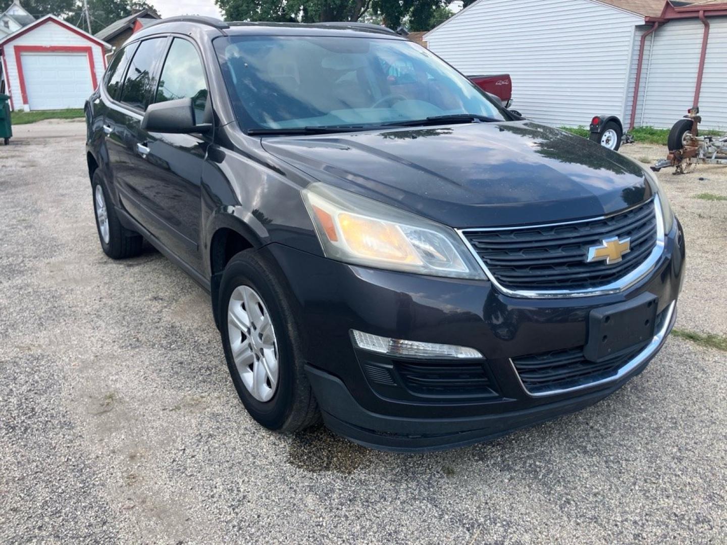 2015 GRAY CHEVROLET TRAVERSE LS (1GNKVFED3FJ) with an 3.6L engine, Automatic transmission, located at 1708 Broadway, Rockford, IL, 61104, (815) 397-5010, 42.252522, -89.069359- Photo#1