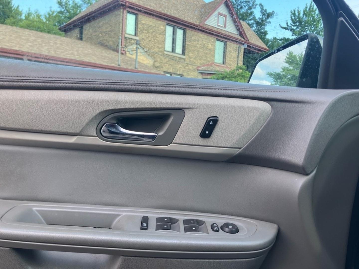 2015 GRAY CHEVROLET TRAVERSE LS (1GNKVFED3FJ) with an 3.6L engine, Automatic transmission, located at 1708 Broadway, Rockford, IL, 61104, (815) 397-5010, 42.252522, -89.069359- Photo#7