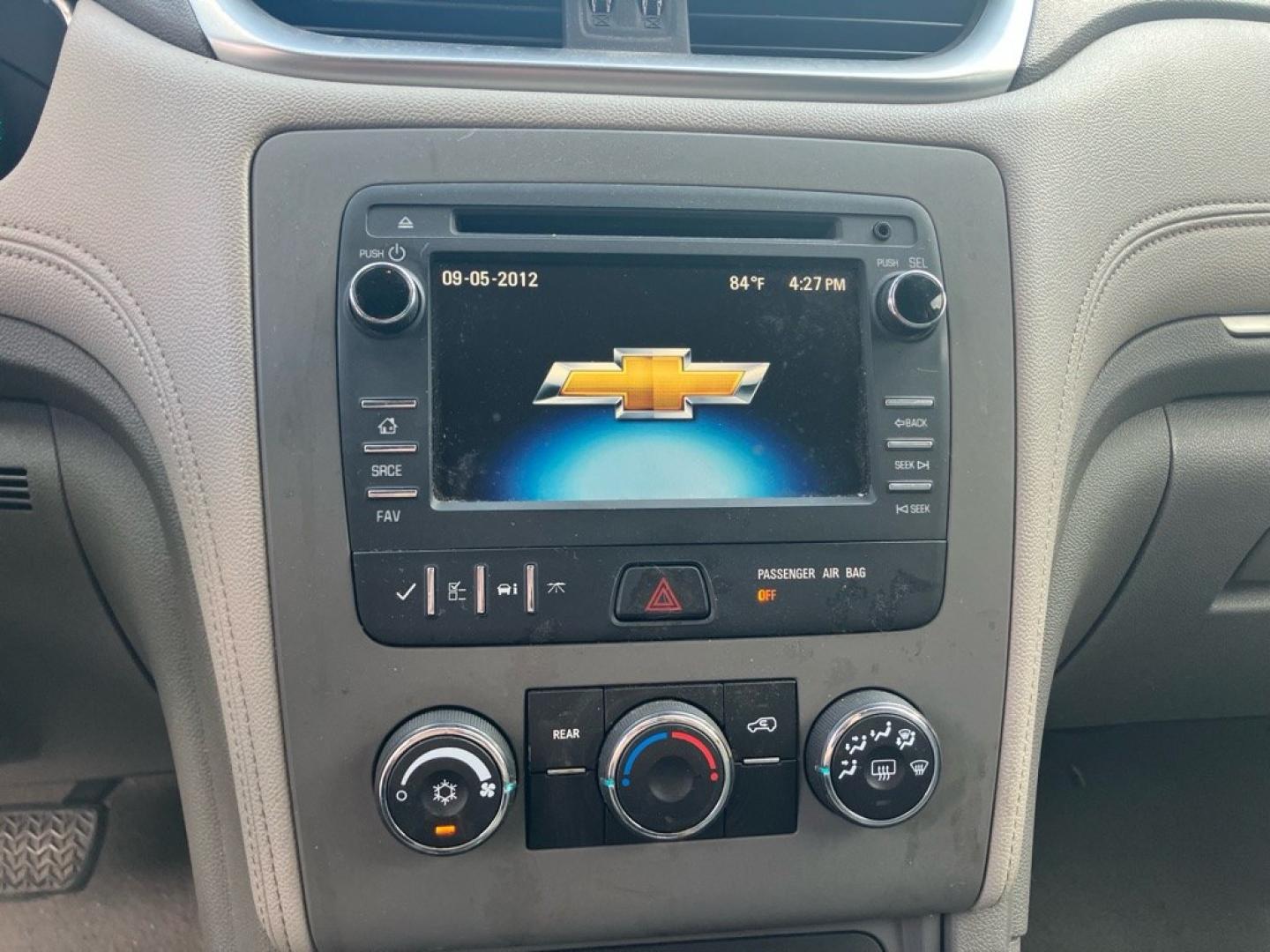 2015 GRAY CHEVROLET TRAVERSE LS (1GNKVFED3FJ) with an 3.6L engine, Automatic transmission, located at 1708 Broadway, Rockford, IL, 61104, (815) 397-5010, 42.252522, -89.069359- Photo#9