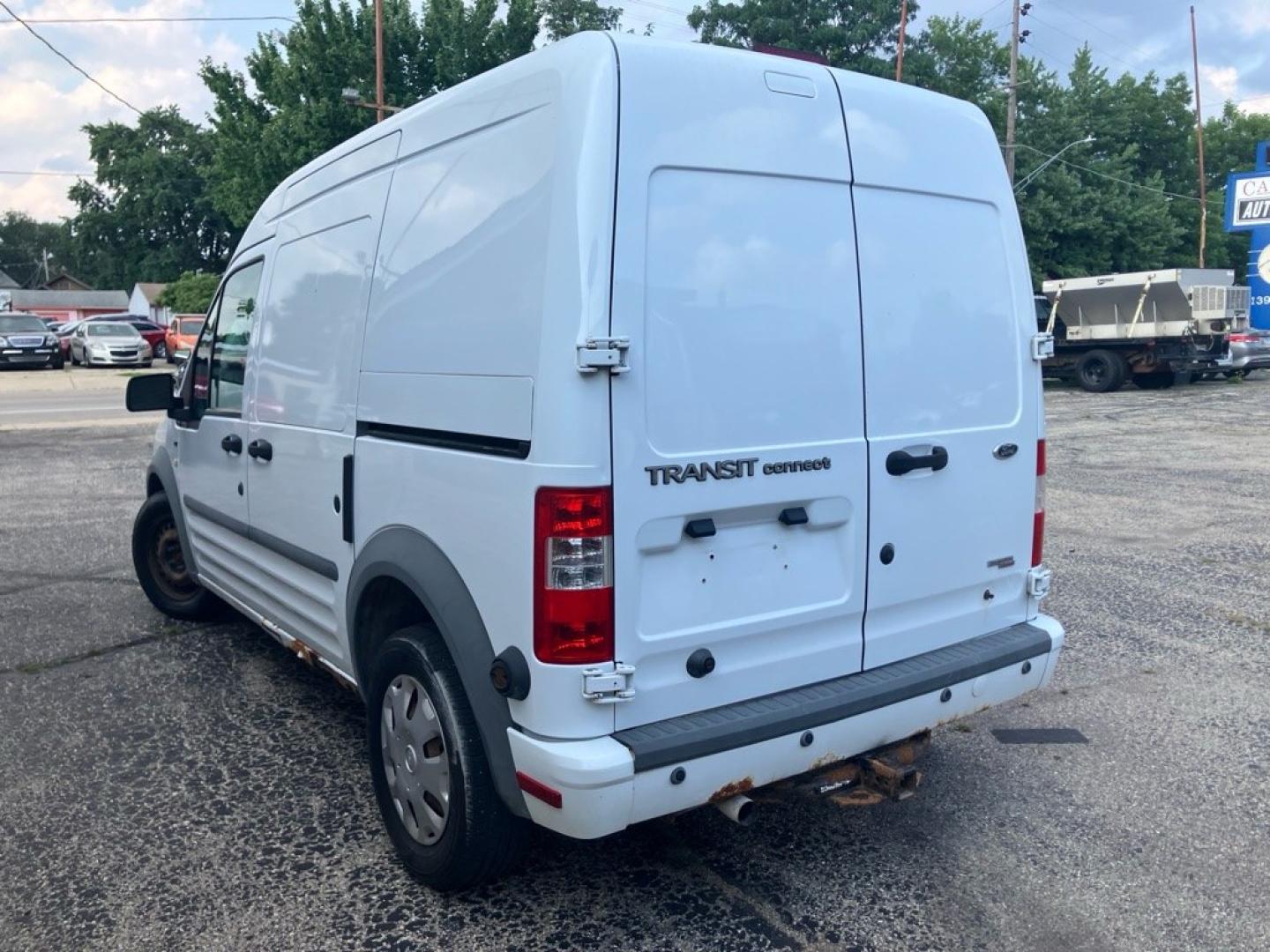 2010 WHITE FORD TRANSIT CONNECT XLT (NM0LS7BN8AT) with an 2.0L engine, Automatic transmission, located at 1708 Broadway, Rockford, IL, 61104, (815) 397-5010, 42.252522, -89.069359- Photo#3