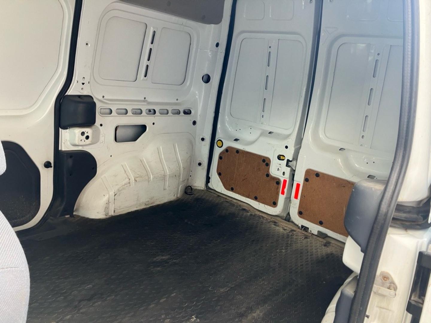 2010 WHITE FORD TRANSIT CONNECT XLT (NM0LS7BN8AT) with an 2.0L engine, Automatic transmission, located at 1708 Broadway, Rockford, IL, 61104, (815) 397-5010, 42.252522, -89.069359- Photo#4