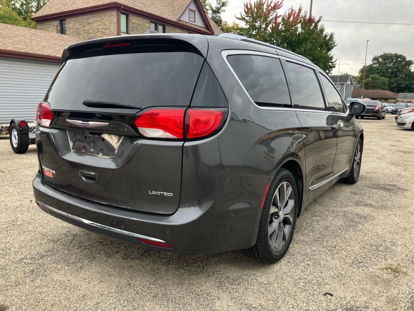 2015 BLACK CHEVROLET IMPALA LTZ (1G1165S34FU) with an 3.6L engine, Automatic transmission, located at 1708 Broadway, Rockford, IL, 61104, (815) 397-5010, 42.252522, -89.069359- Photo#2