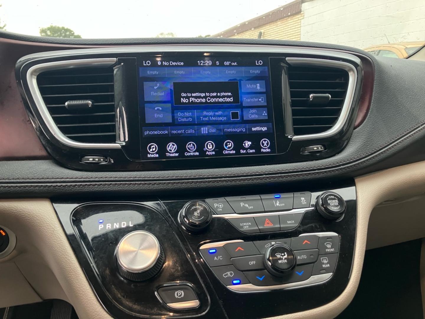 2015 BLACK CHEVROLET IMPALA LTZ (1G1165S34FU) with an 3.6L engine, Automatic transmission, located at 1708 Broadway, Rockford, IL, 61104, (815) 397-5010, 42.252522, -89.069359- Photo#9