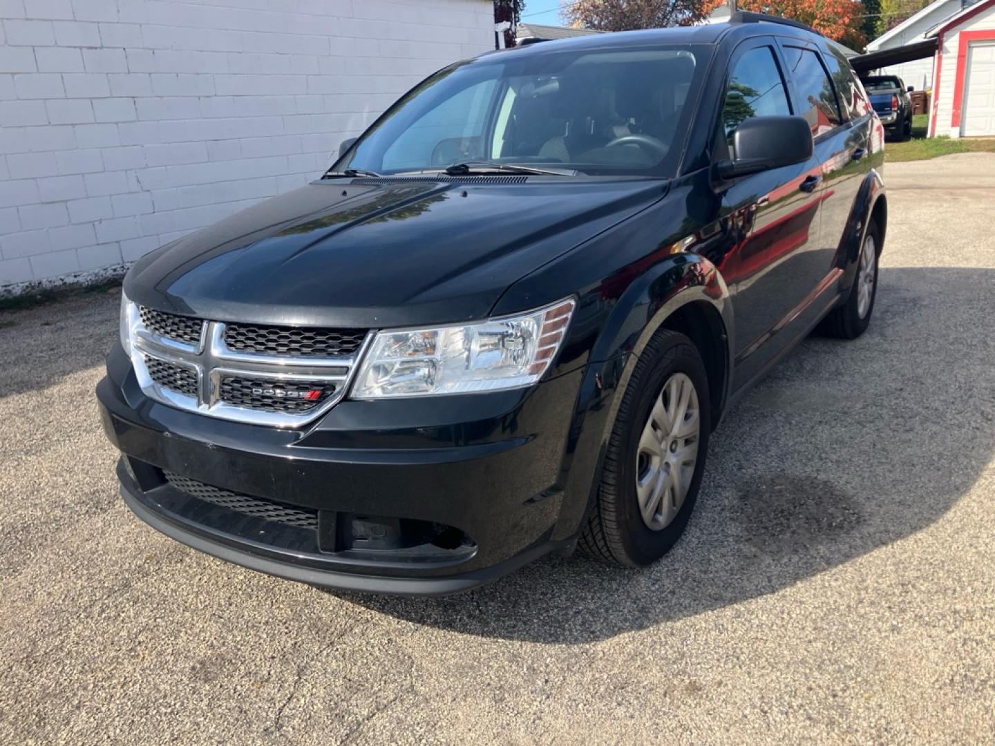 2017 BLACK DODGE JOURNEY SE (3C4PDCAB5HT) with an 2.4L engine, Automatic transmission, located at 1708 Broadway, Rockford, IL, 61104, (815) 397-5010, 42.252522, -89.069359- Photo#0