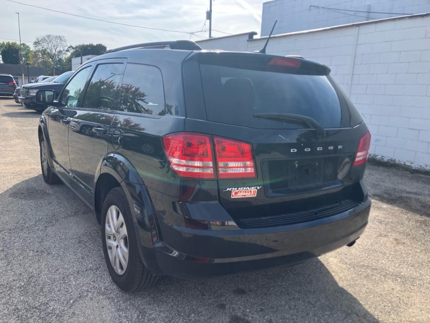 2017 BLACK DODGE JOURNEY SE (3C4PDCAB5HT) with an 2.4L engine, Automatic transmission, located at 1708 Broadway, Rockford, IL, 61104, (815) 397-5010, 42.252522, -89.069359- Photo#3
