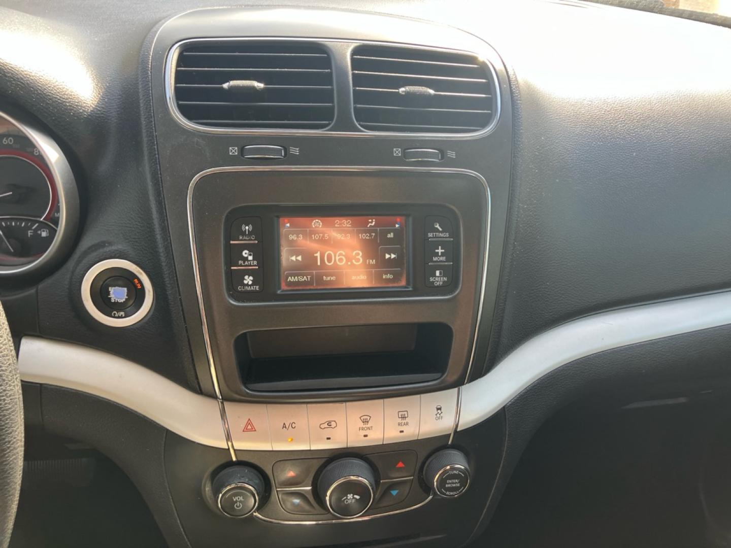 2017 BLACK DODGE JOURNEY SE (3C4PDCAB5HT) with an 2.4L engine, Automatic transmission, located at 1708 Broadway, Rockford, IL, 61104, (815) 397-5010, 42.252522, -89.069359- Photo#9
